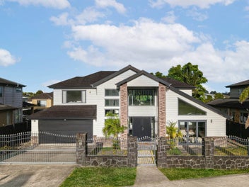 Spacious Family Living- Walk to Rangitoto College