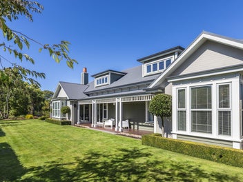 One of a Kind in Central Lincoln.