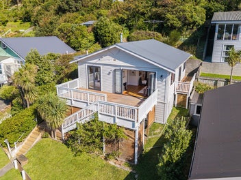 SUN-SOAKED CHARACTER WITH MODERN COMFORT