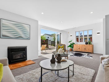 Family home next to Rangitoto College!