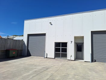 Image 1 of 7