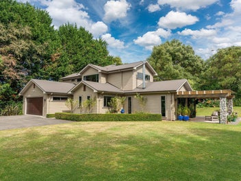 Owners Relocating - MUST SELL!