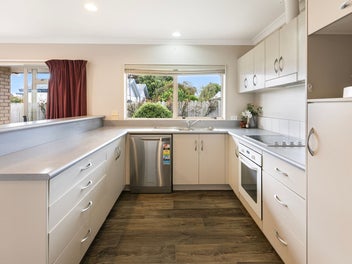 Quality Home - Superb Coastal Location