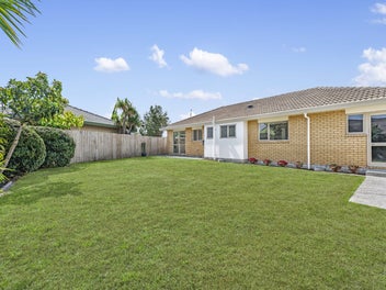 Brick & Tile + Peaceful Cul De Sac