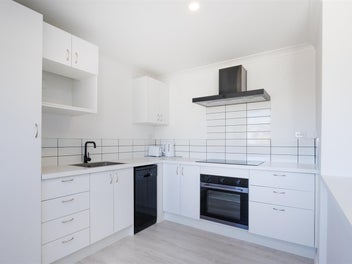 TEAM LEWIS - SENSATIONALLY EASY LIVING