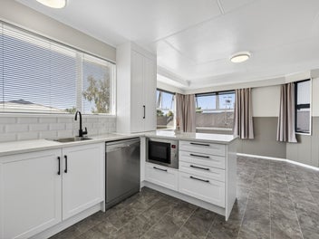 Huge Potential in Good Location