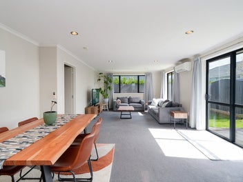 * UNDER OFFER * Modern And Low Maintenance