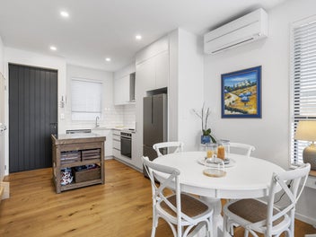 MODERN MILFORD LIVING - STYLISH & LOW MAINTENANCE!