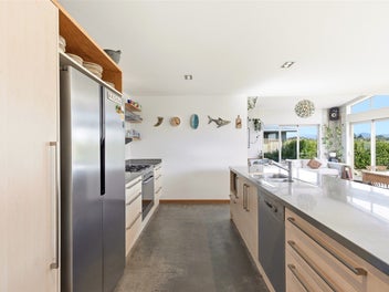 Four-Bedroom Family Haven Moments from Mapua Wharf