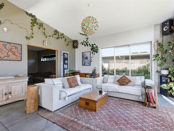 Peaceful Family Oasis in Established Cul-de-Sac