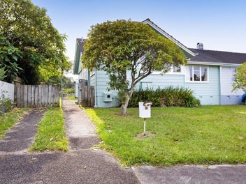 3 bedroom freehold. Must be sold!