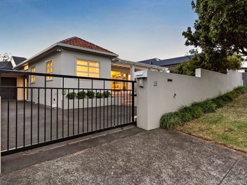 Milford Luxury at Your Doorstep - Coastal Elegance