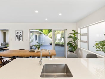 Milford Luxury at Your Doorstep - Coastal Elegance