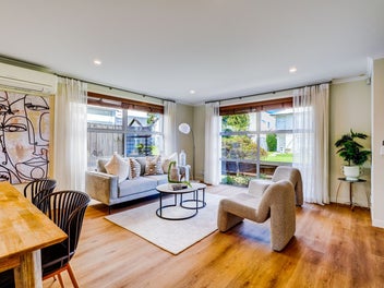 Dream Life in Addison: Luxury Meets Convenience!