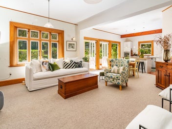 QUARTER ACRE DREAM IN THE CITY! | BEO $1,795,000