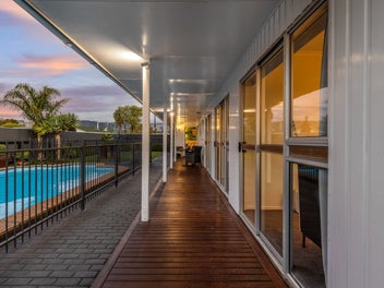 Space, Style and Ultimate Family Entertaining!