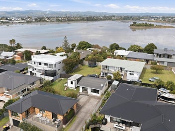 Overseas Vendor Seeks Sale - Harbour Views