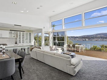 Golden Mile Waterfront Position - Vauxhall