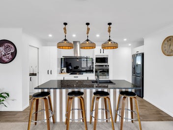 Near-New - 4 Bedrooms, 2 Bath & Double Garage