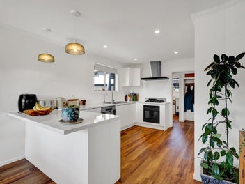 Sun-soaked in sought-after Oakura