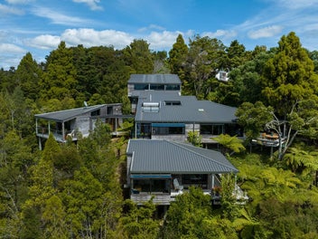 Magical Coastal Hideaway - Elevated Bay of Islands