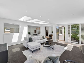 Sun-Filled Family Living in Glendowie