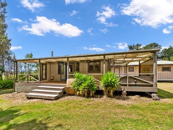 Two Dwellings on 5,000sqm - Cottage + Family Flat