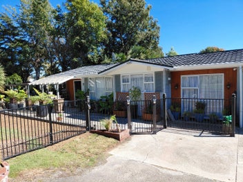 STYLISH, PRIVATE & Packed with EXTRAS!!!