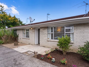 Solid Brick Beauty- Walk to Town Center