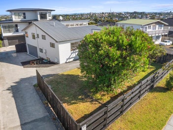 Renovated Family Home Views - MUST SELL!