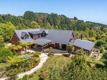 STUNNING HOME, SERENE LIFESTYLE