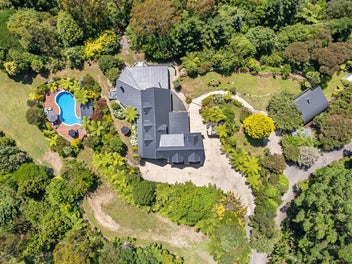 STUNNING HOME, SERENE LIFESTYLE