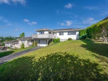 Vendor Bound for Australia – Must Be Sold!