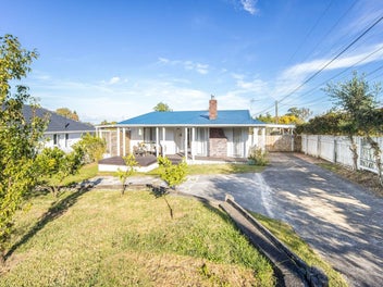 Timeless Comfort and Coastal Connections in TAS