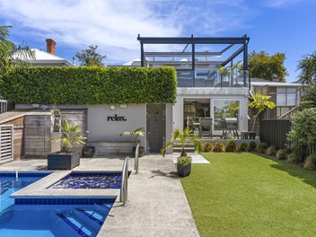 VENDORS NEED CHANGE - LAST WEEKEND TO VIEW