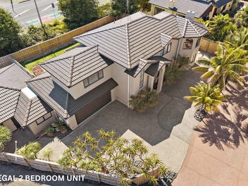 Ultimate Setup: 4 Bed Home + 2 Bed Unit