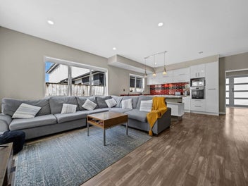 Massive Family Living - 6 Bdrm, 3 Living, 5 Bthrm!