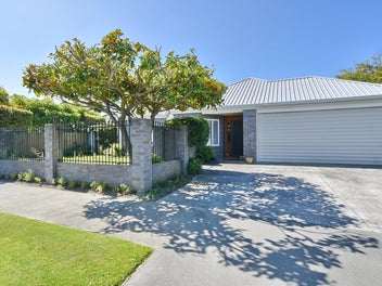 Spacious Family Living in a Quiet Cul-de-Sac