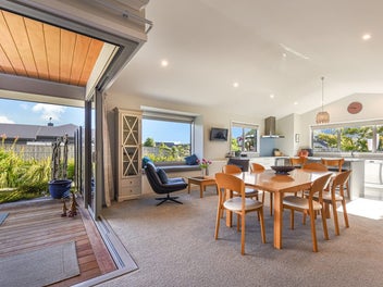 Elegant Coastal Living in Mapua Village