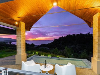 Luxury coastal escape with Golden Bay outlook