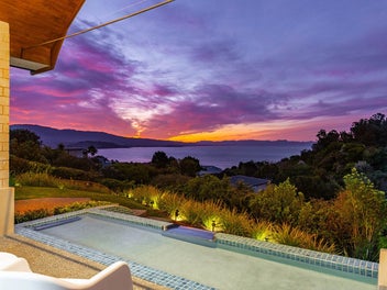 Luxury coastal escape with Golden Bay outlook