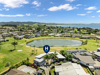 Luxury Coastal Living Overlooking the Fairway