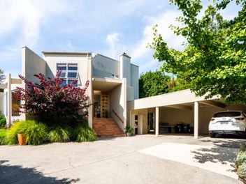 Grand estate living - A rare three-title offering