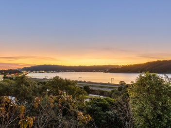 Harbour Views, Sun & Endless Possibilities