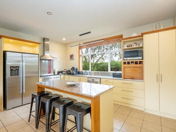 Spacious Family Living In Winton