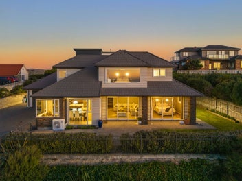 Panoramic Water Views and Space for all