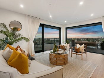 Breathtaking views & expansive outdoor living