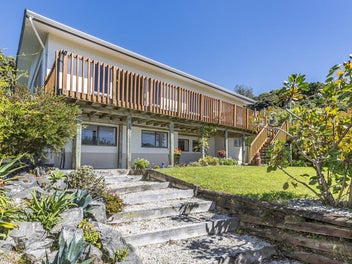 SUN, SPACE & INLET VIEWS!