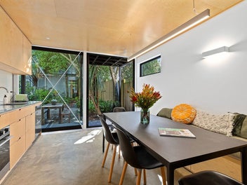 VIBRANT ARO VALLEY CHIC