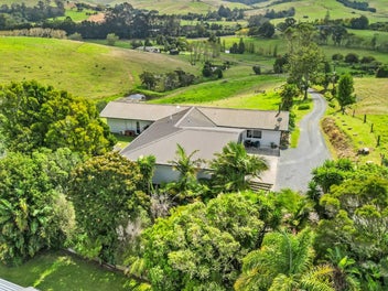 Lifestyle living on Puketona Road